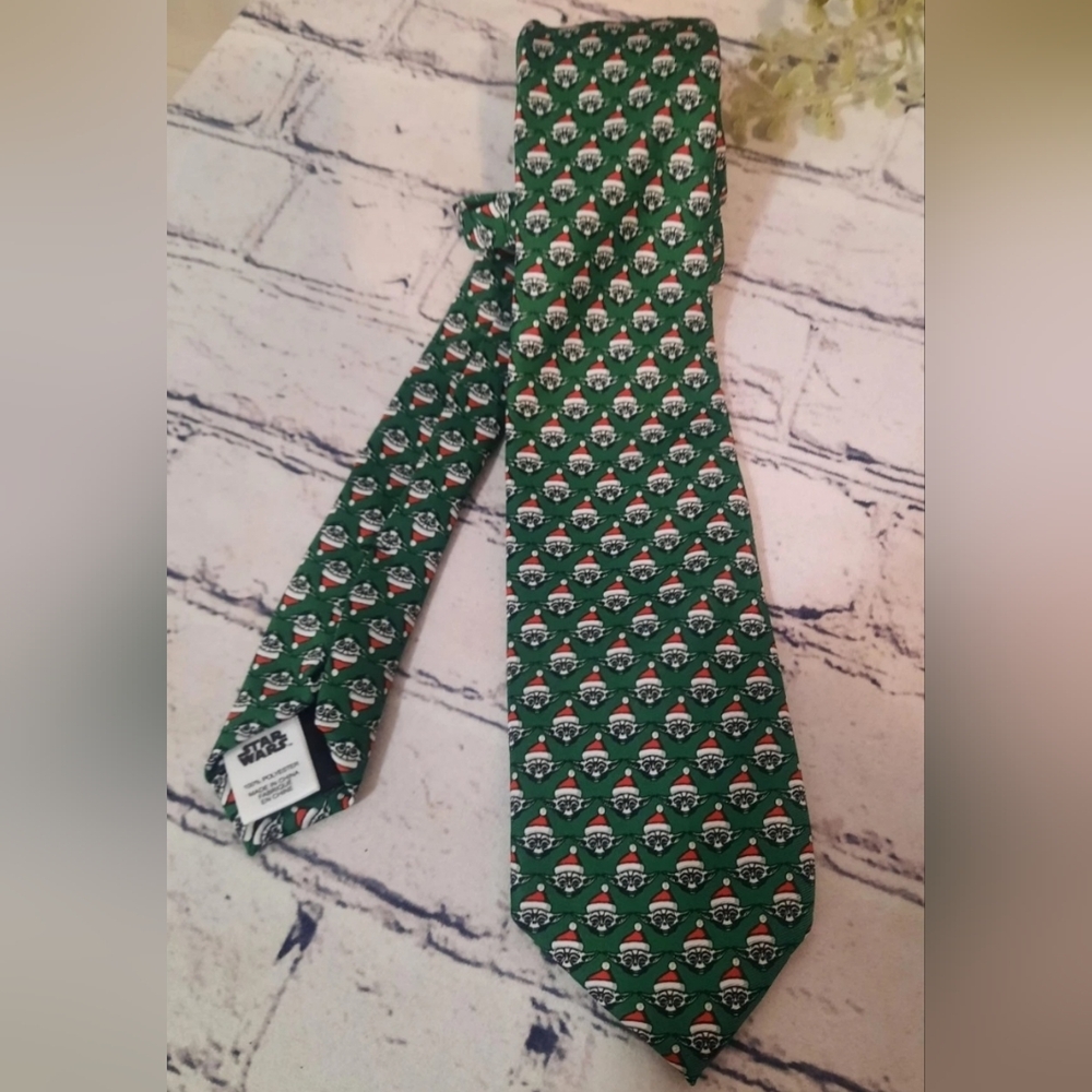 Mens Yoda Christmas Tie